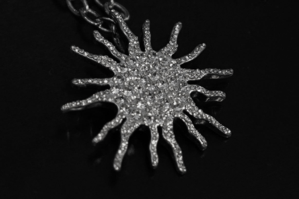 NOREMID LOGO NECKLACE