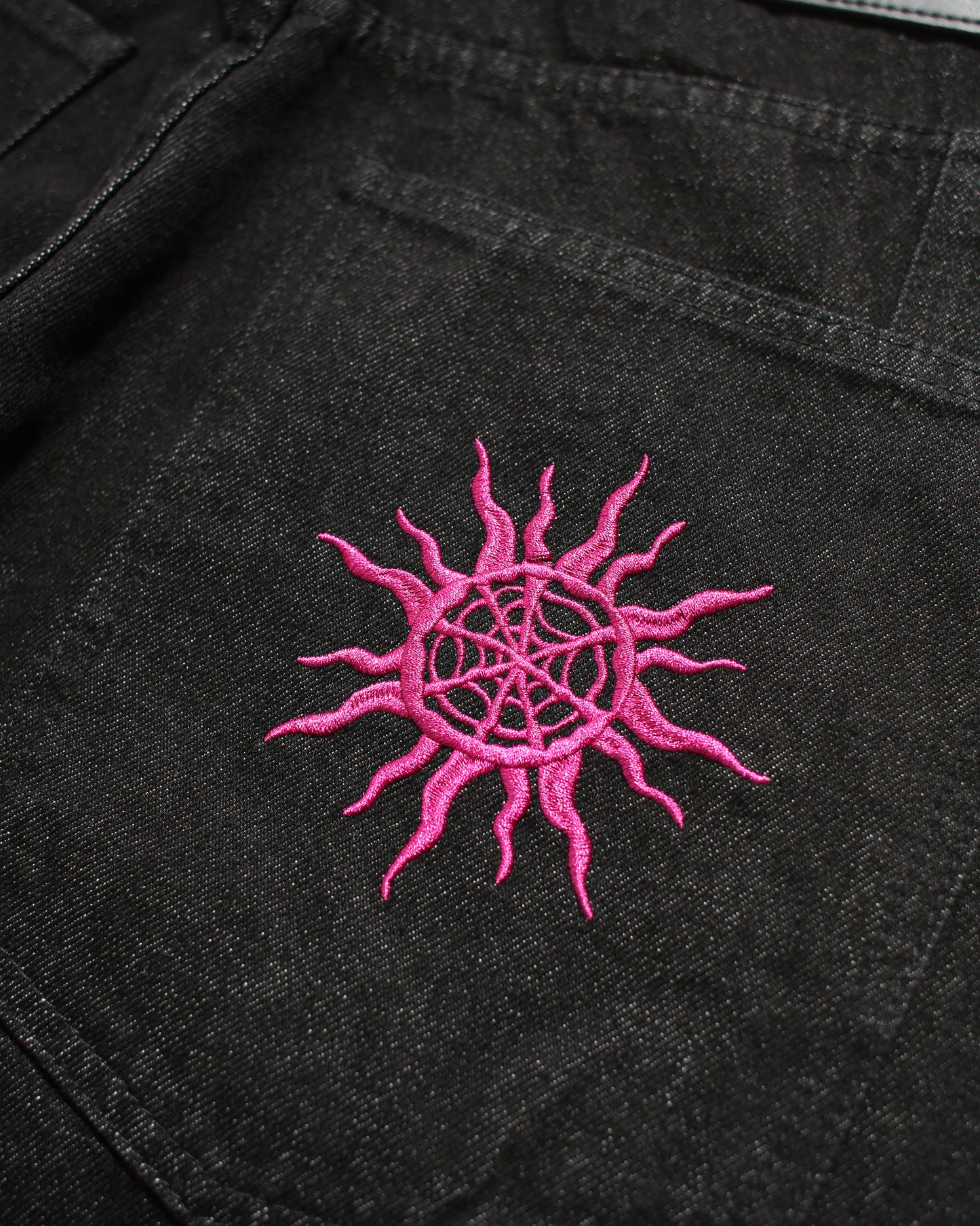 GIRL RIGID DENIM – BLACK × BLACK